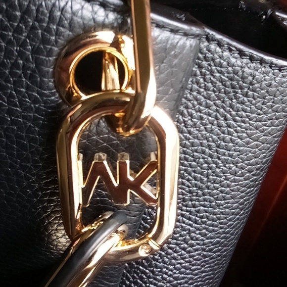 M Kors Trisha large triple Gusset shoulder bag black pen le leather - Picture 8 of 8